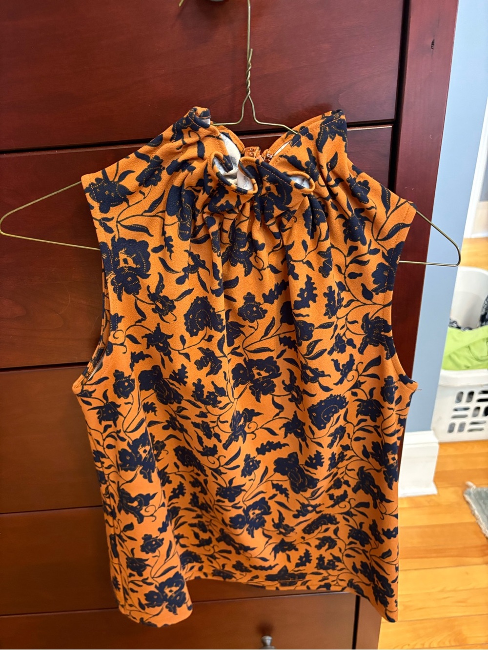 Ann Taylor Factory Sleeveless High-Neck Floral Blouse in burnt orange  and navy - Picture 2 of 2